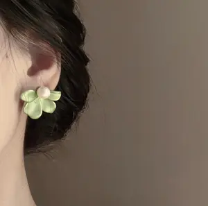 Flower petal earrings, Green Y2K chunky earrings, Floral stud earrings, Large statement earrings, Pearl floral earrings, Bohemian art deco