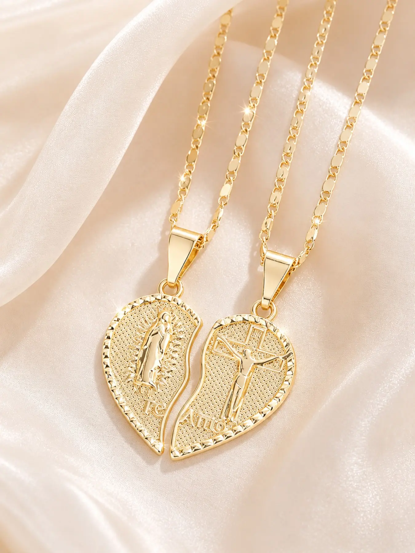 2 Pcs Virgin Mary Heart Couple Necklace Double Chain Combination Prayer Pendant for Women & Men TE AMO Inscribed Couple Necklace Religious Symbolism Elegant Dual Heart Design