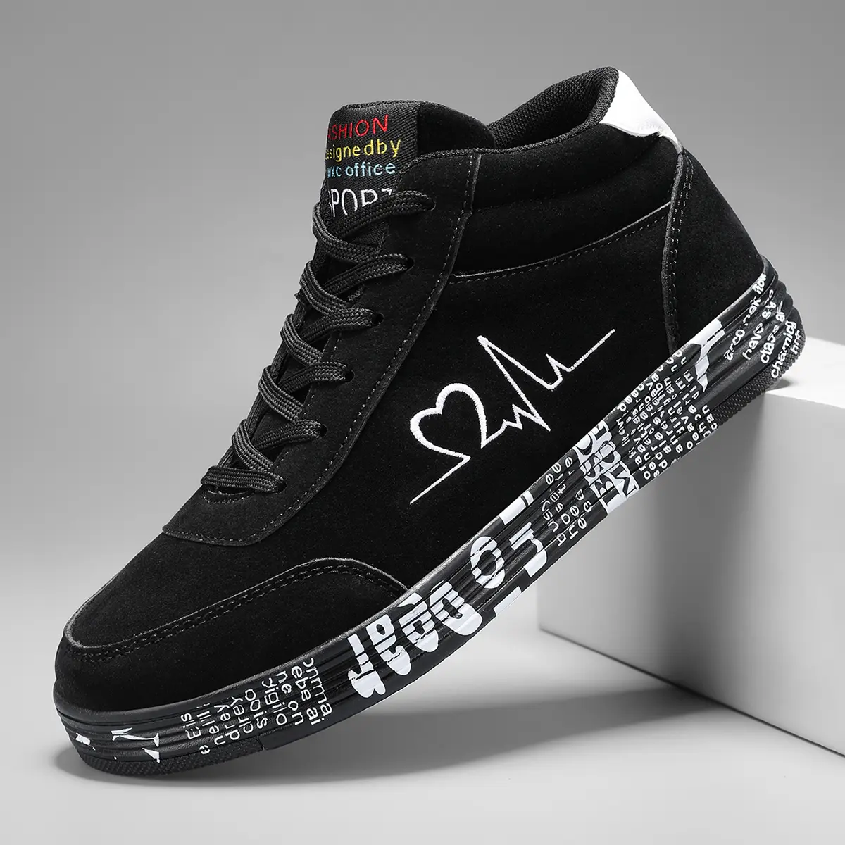 Valentine's Day Men's Women's Shoes Couple Shoes Teen Sports Board Shoes Heart-shaped Design Casual Shoes Lace-up Soft Sole Flat-bottomed Comfortable Skateboard Shoes