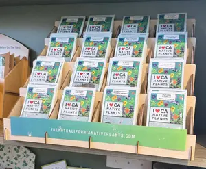 Retail display with 16 species (128 seed packets)