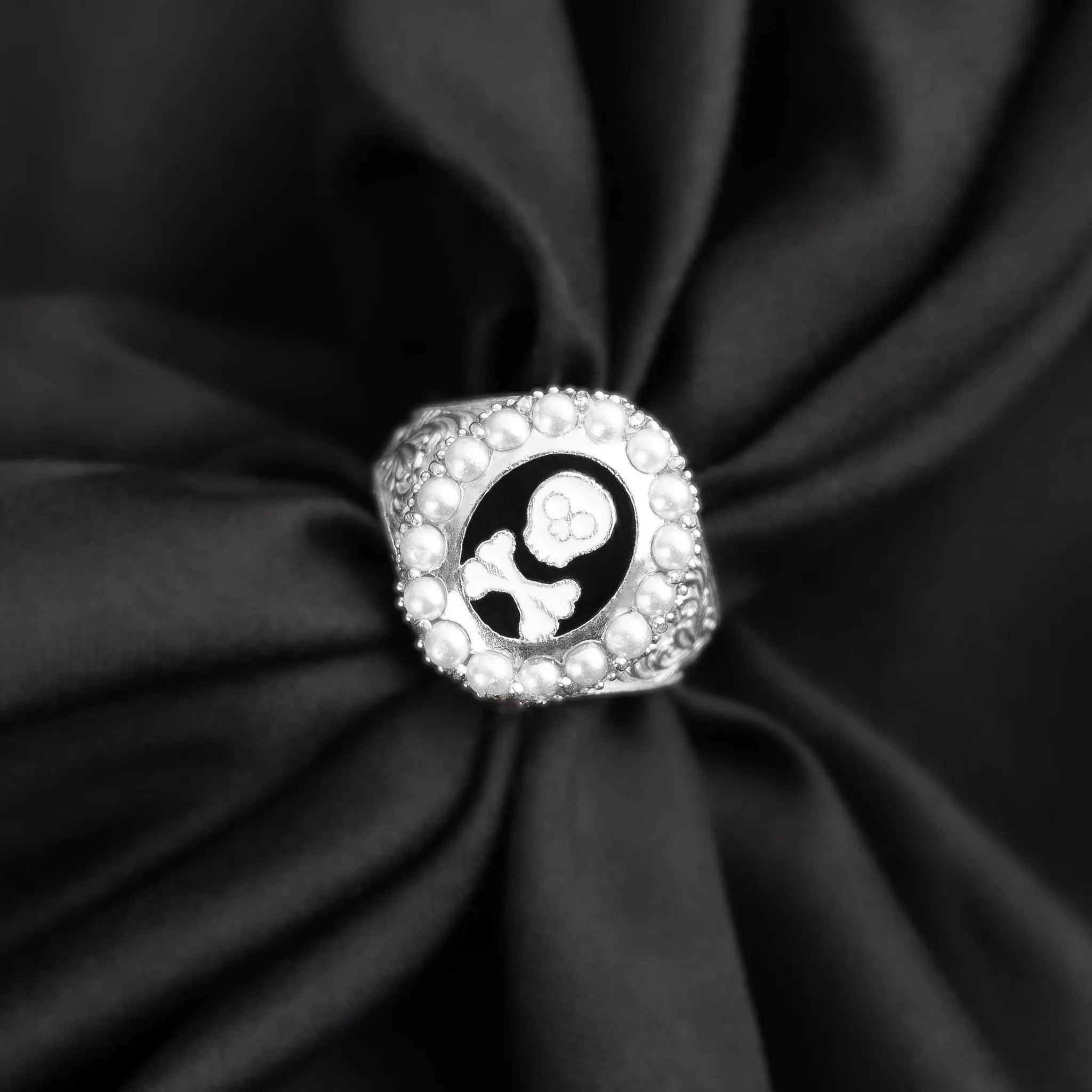 Mourning Memento Ring (haunting enamel) - silver