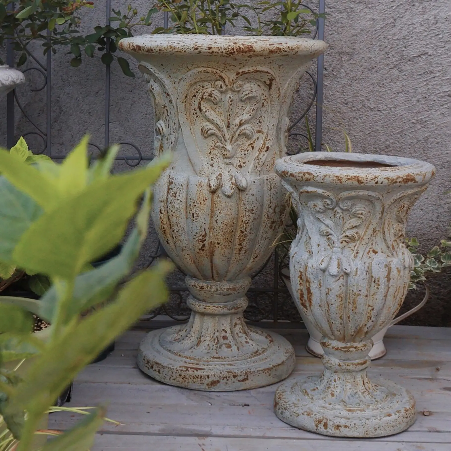 Vintage European-Style Elegant Garden Flowerpot, Decorative Cement and Fiber Flowerpot, Antique white, with Surface Treatment Featuring Antique Rust Style.