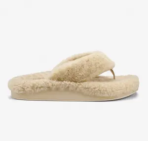 OluKai Kīpe‘a Heu Women’s Cozy Fuzzy Slipper Sandals