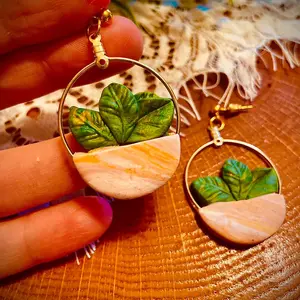 Planter dangle earrings