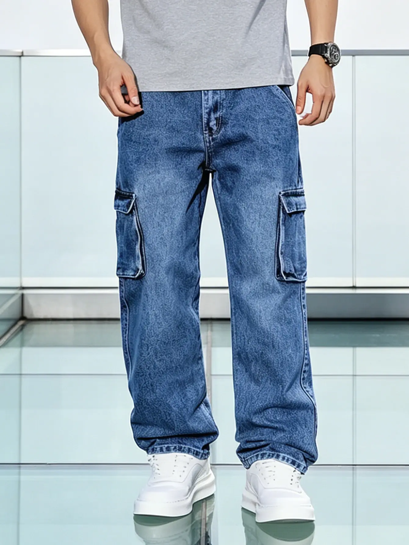 Men’s loose-fit cargo jeans, light wash denim pants with side pockets