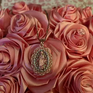 Virgen Mary Necklaces - Elegant Design Featuring a Central Pendant