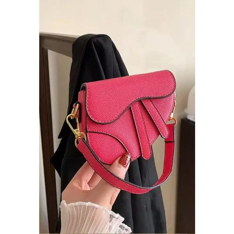 Women's Chic Saddle Bag, Casual & Evening Mini Crossbody Purse with Diagonal Design and Multi-Compartment Interior, One Size, Compact