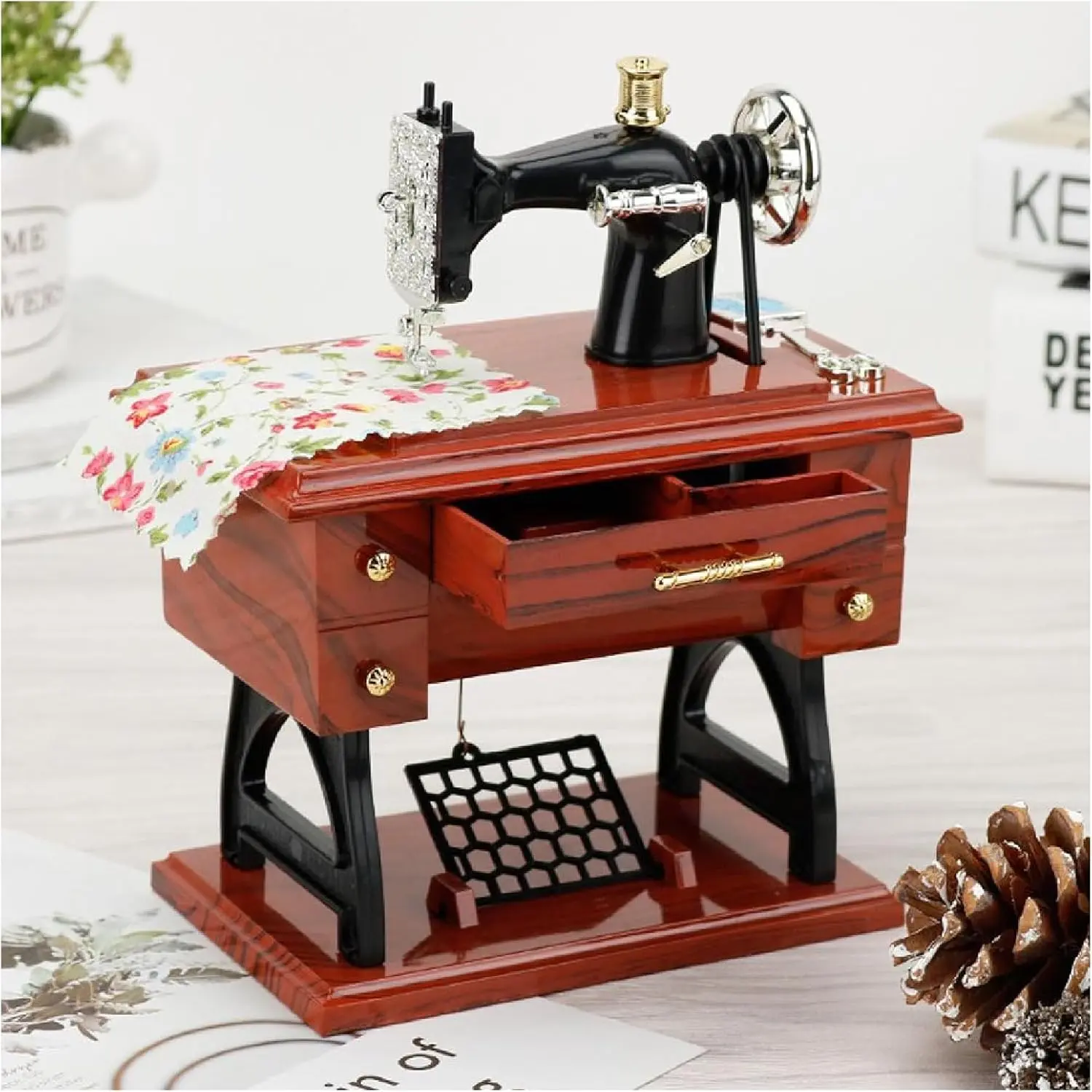 Gift-Ready Vintage Tiny Sewing Machine Music Box - European Retro Clockwork Play Decor, Collectible Tiny Art Piece, Indoor Desk Ornament That Adds Warmth to Any Desk, Happy Birthday Unique Gift for Home Supplies