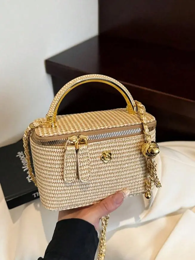 1pc Minimalist Casual Woven Straw Lunch Box Bag - Chic, Fashionable Bohemian, Lightweight Purse with Chain Strap, Camellia Flower Emblem for Shoulder Carry (Holiday Best Seller)