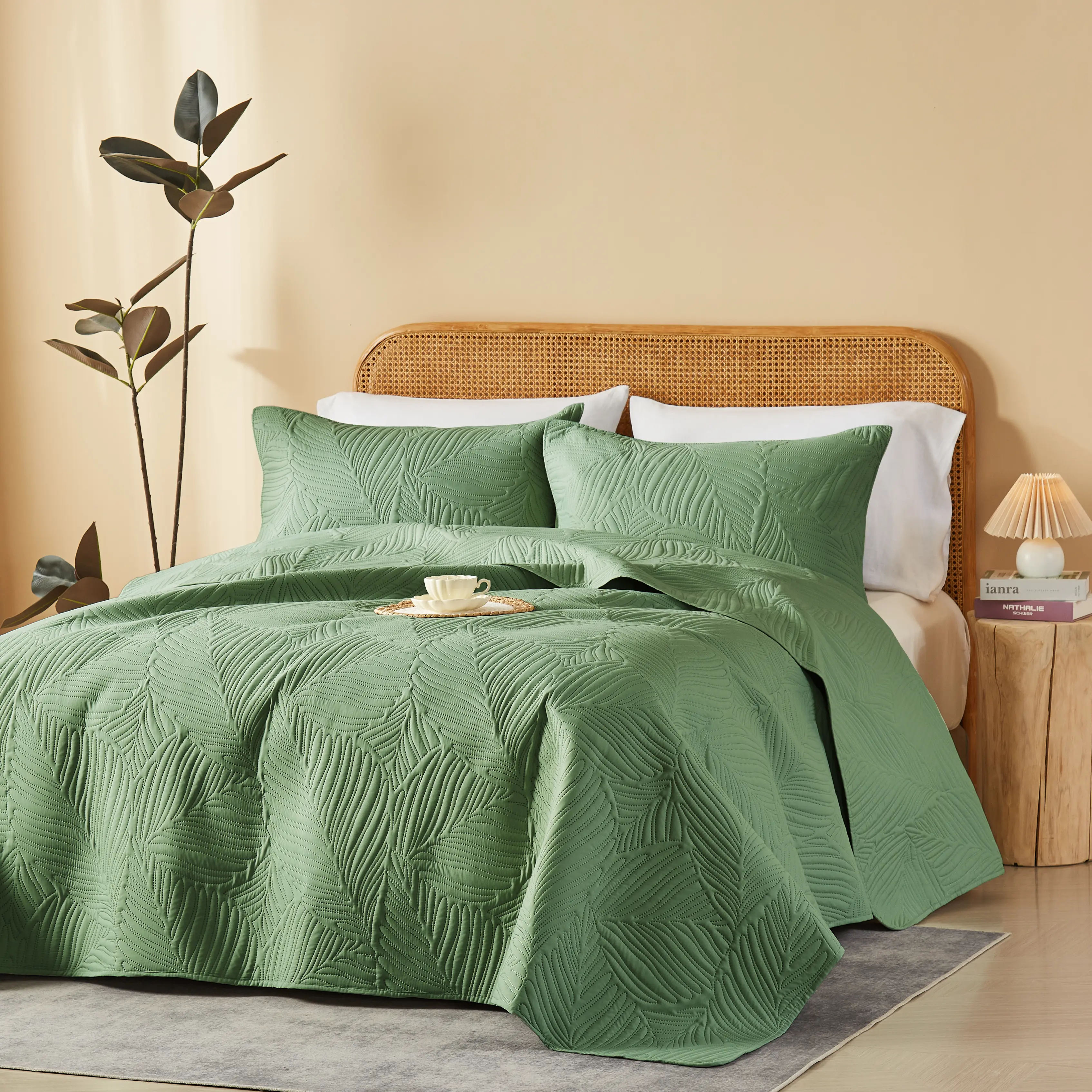 3-Piece Reversible Quilted Bedding Set - Lightweight Boho Leaf Pattern Coverlet with Pillow Shams, Wrinkle Resistant, Cooling, Smooth Skin-Friendly, Natural Look Leaf Pattern Elevates Decor
