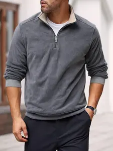 In autumn and winter, be sure to try on the new men's half-zip pullover. It is made of fleece fabric, which keeps you warm without being stuffy. It seamlessly transitions from business wear to casual wear.