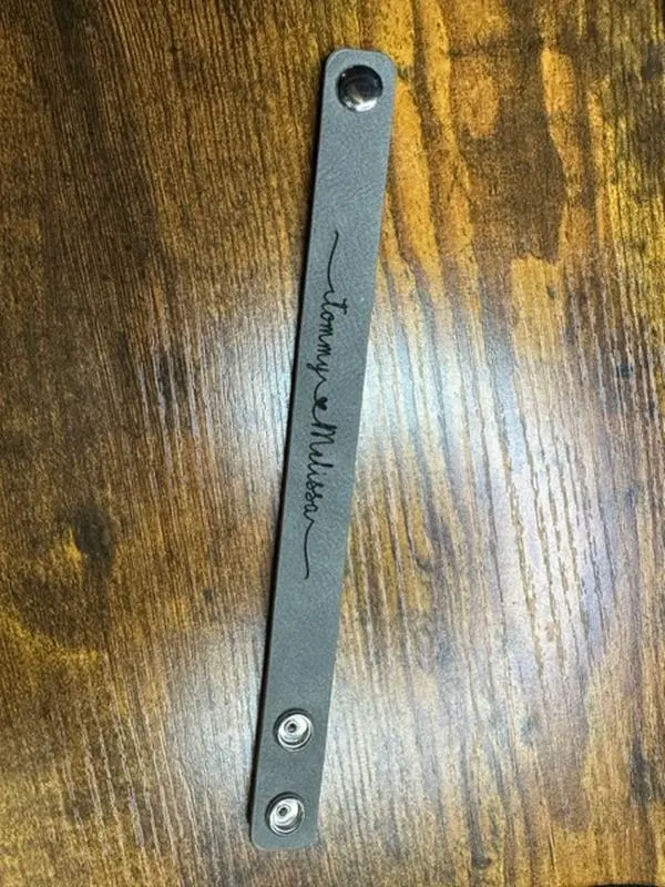 Personalized Engraved Leather Bracelet for Couples - Intertwining Names with Heart Symbol