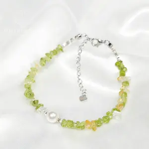 B01-Round Pearl Bracelet with Green Crystal and Silver Beads Decoration Natural Freshwater Pearl Bracelet