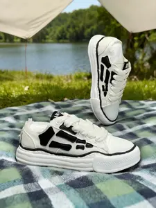 Unisex Fashion Canvas Sneakers, Casual Patchwork Design, Low-Top Flatform Trainer Shoes, All Season Wear, Comfortable Textile Material