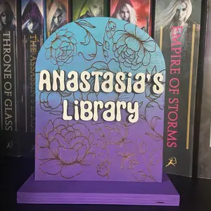 Floral Engraved Bookshelf Sign Decor - Customize with your name