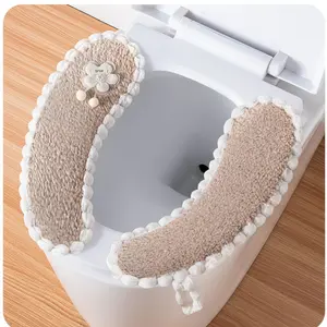 Double-pack coral velvet toilet seat cover, featuring a monochrome floral pattern, four-point fixed installation, white edging, portable handle, suitable for hand washing, and universal fit, Toilet Seat Protector, Bathroom Accessory