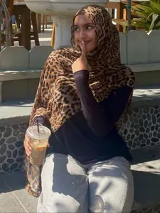 1 Piece Women's Lightweight Breathable Bohemian Leopard Print Scarf, Daily Wear Versatile Abaya Accessory, Stylish Headscarf for Women, Turban Hijab