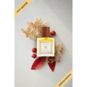 Layered Christmas Perfume - A Fragrance with Praline, Cedar, Pink Pepper, Egyptian Flowers & Fruity Notes
