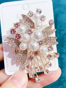 Luxurious Pearl Flower Brooch, Sparkling Fashion Jewelry, Elegant Clothing Accessory, Perfect for Daily Wear and Holiday Gatherings
