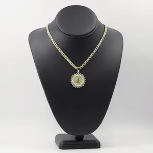 Cadena con dije de san benito oro laminado