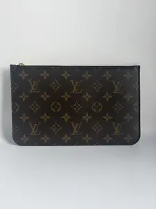 Pre-owned Louis Vuitton Coated Canvas Clutches & Wristlets Neverfull Pochette Monogram Clutches T10379983