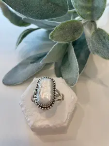 39* Sz 8 Natural White Pearl Ring