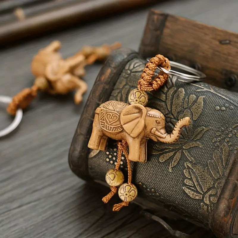 Single Round Resin Key Ring, Cute Carved Animal Fortune Charm with Buckle for Ladies' Purses and Bags, Valentine's Day Gift