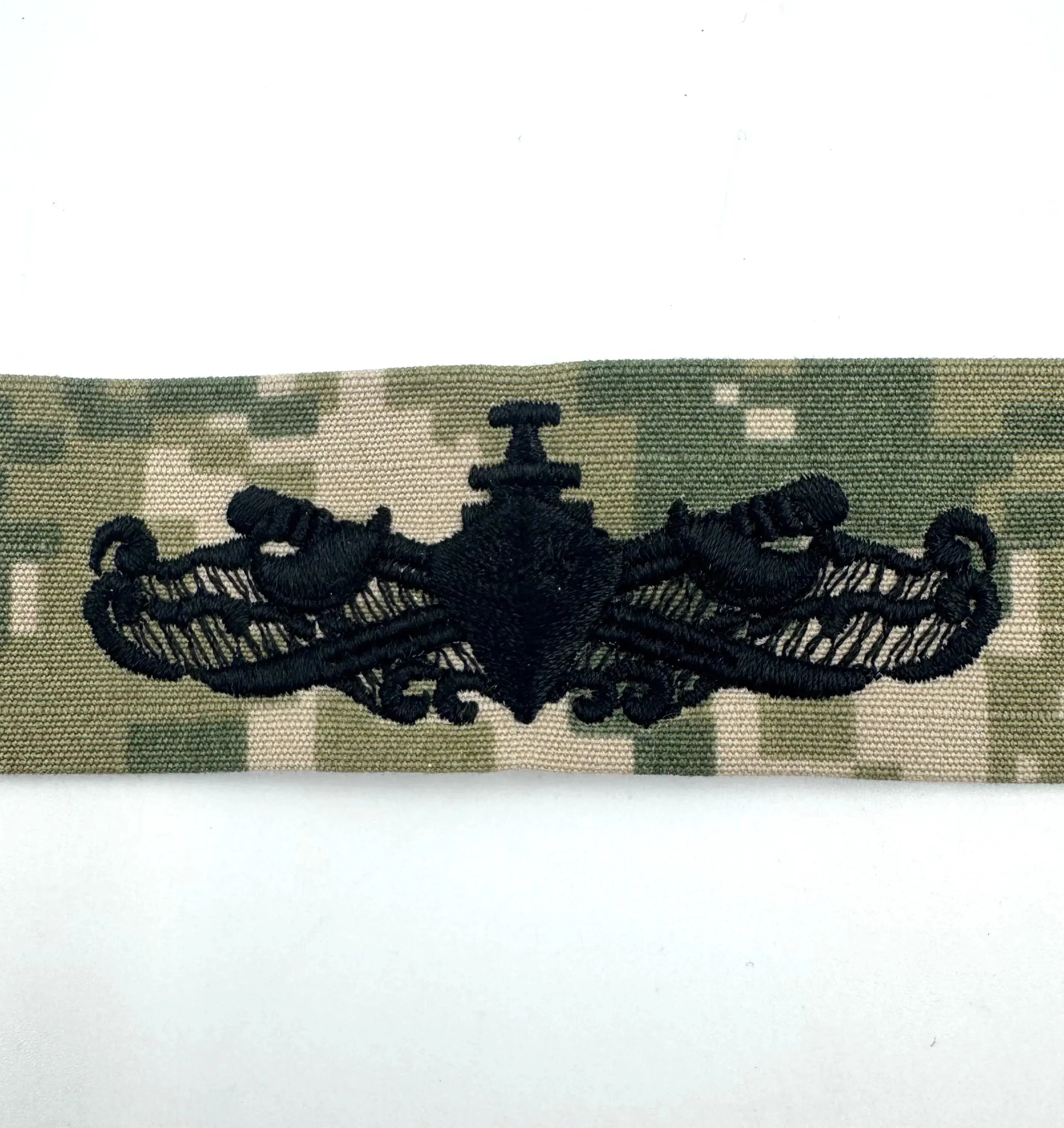 US Navy - NWU Type III Embroidered Badge - Sew On - Surface Warfare Officer