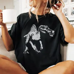 Spinosaurus Vintage T-Shirt – Retro Prehistoric Dinosaur Art Tee, Funny Dino Lover Gift, Classic Natural History Style