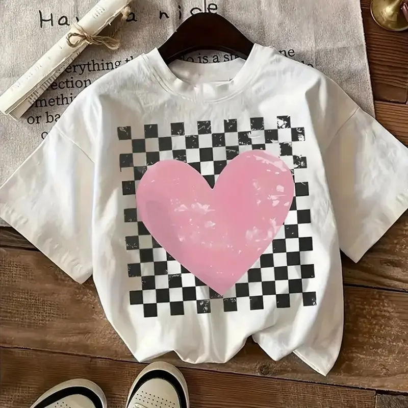 Women's Heart Print Round Neck Tee, Aesthetic Graphic Tee, Casual Fitted Short Sleeve Crew Neck T-shirt Breathable Lightweight Fabric for Summer, Fashion Lady Women's Top for Daily Wear, Casual Everyday Tee