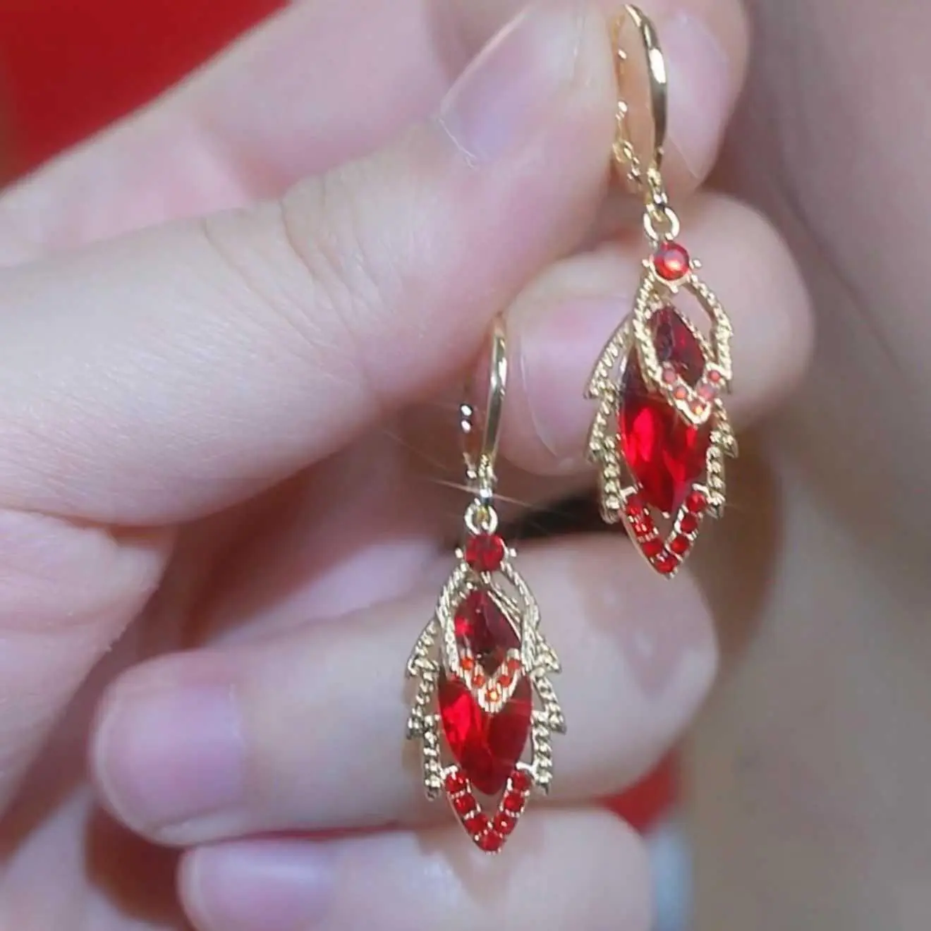 Women's Red Leaf Motif Ear Cuff - Niche, Elegant, Luxurious Cuff Earrings, Sophisticated, Versatile New Year Fashion Jewelry HNAN01