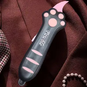 Mini Portable Folding Knife, Alloy Steel Blade, Cute Cat Paw Shape, Practical Pocket Knife, Suitable for Handicrafts, Office, Packaging, Scrapbooks, Etc., It Is an Ideal Small Gift for Handicraft Enth