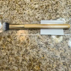 tarte concealer paw brush - angled for seamless application