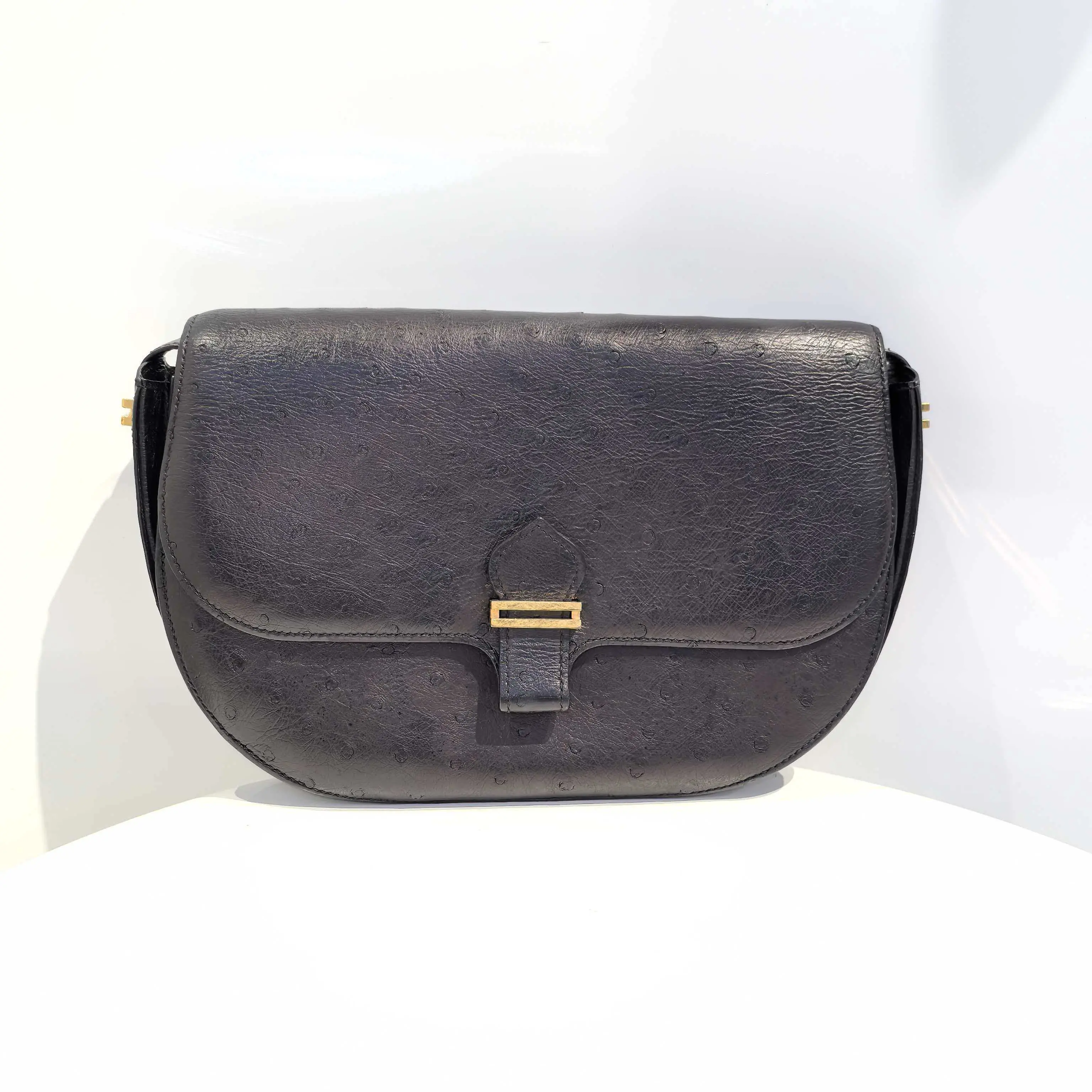 Pre-owned HERMÈS Hermes Vintage Black and Gold Ostrich Leather Saddle Bag Classic Design with Gold Accents