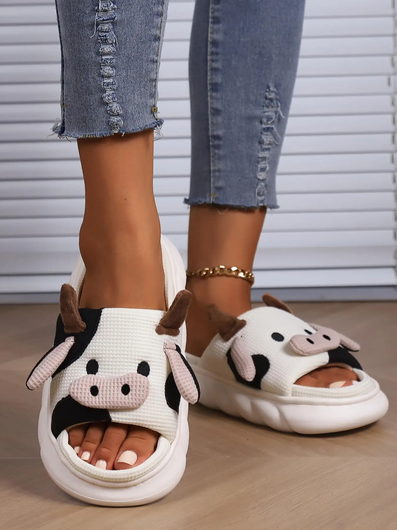 Women's Summer Outfits 2024 New Trendy Cow Design Slippers, Novelty Soft Cozy Cute Home Slippers for Fall & Winter, Fashion House Platform Slippers, C