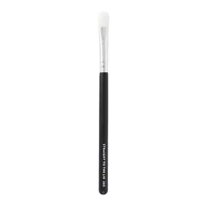 Straight To The Lid 265 - Flat Brush With an Oval Tip Perfect For Cut Crease And Precise Application