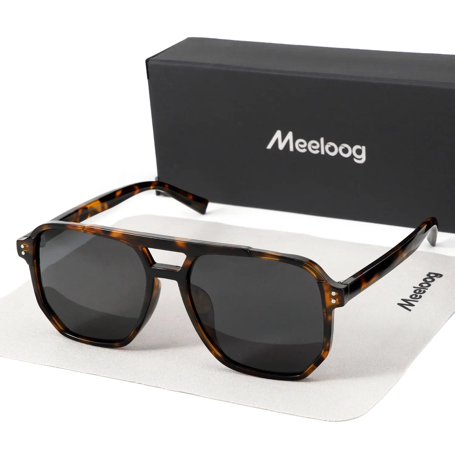 Unisex classic and stylish polarized night vision aviator sunglasses, featuring UV400, TAC lenses, and a PC frame design that is lightweight, durable, and resistant to damage. The classic aviator frame design is compatible with a variety of lenses SP0090