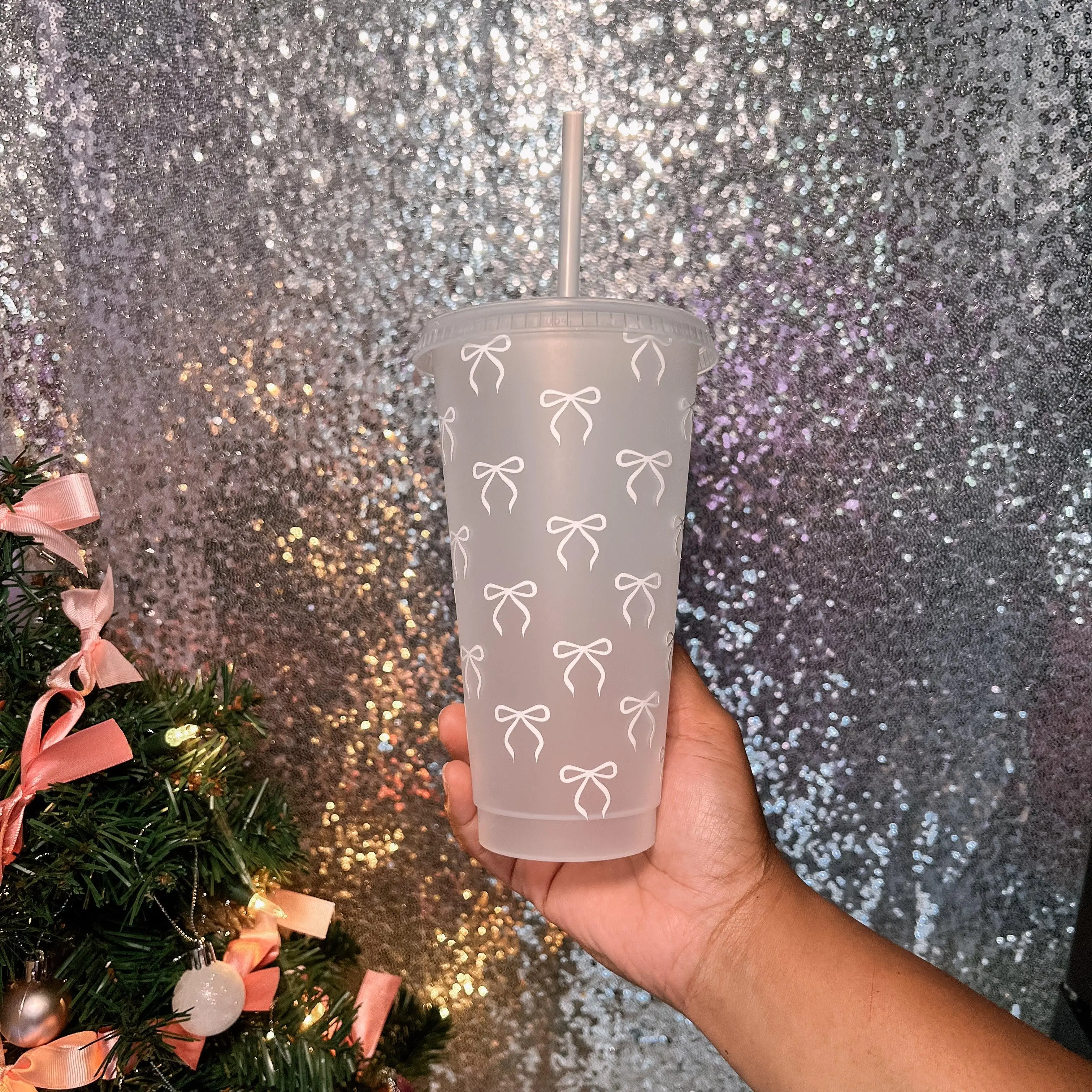 Stylish 24 oz Cutie Bow Coquette Cold Cup, Reusable Portable Water Bottle & Beverage Drinkware, Eco-Friendly Plastic Tumbler with Charming Bow Design & Matching Straw