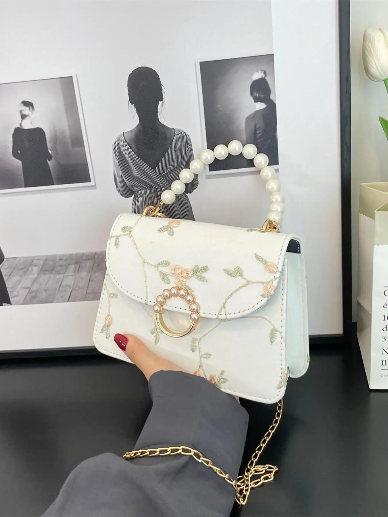 Women's Fashion Faux Pearl Decorated Chain Crossbody Bag, Elegant Floral Embroidered Flap Shoulder Bag for Daily Used, Matching Gorgeous Square Bag fo