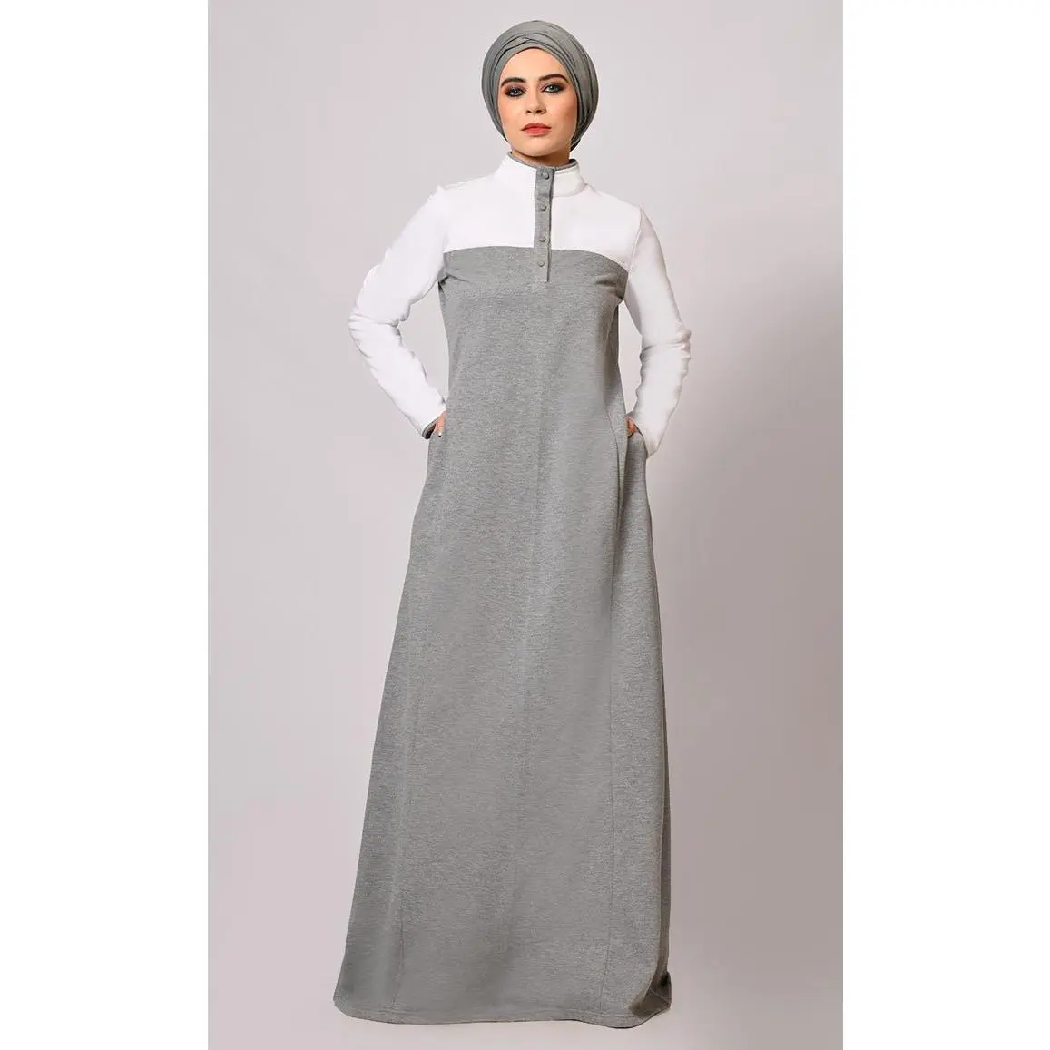 Stay Warm and Stylish: The Two-Color Fleece Abaya