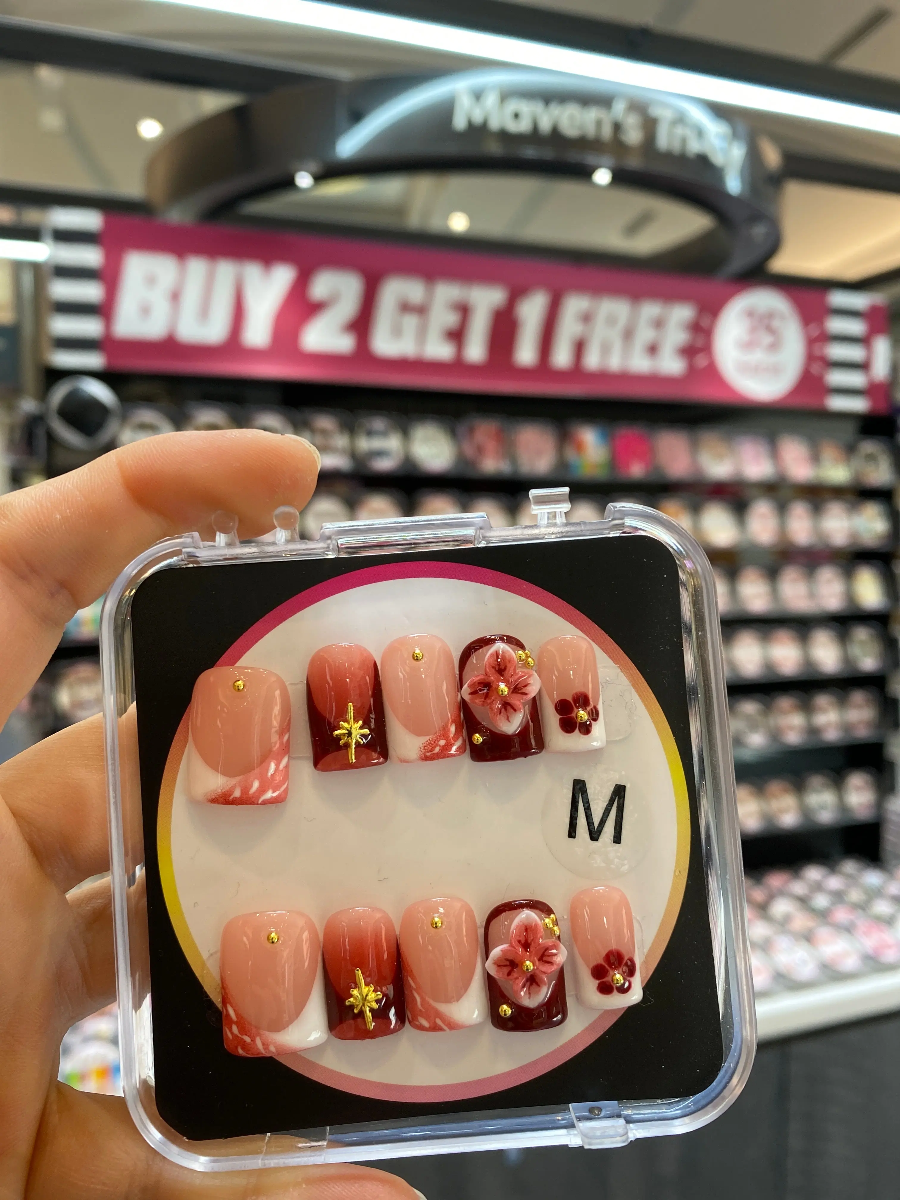 press-on nails ＄35     004