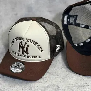 New Era Unisex Adjustable MLB Cap – Yankees & Dodgers 59FIFTY Snapback Perfect for Trendy Streetwear Lovers