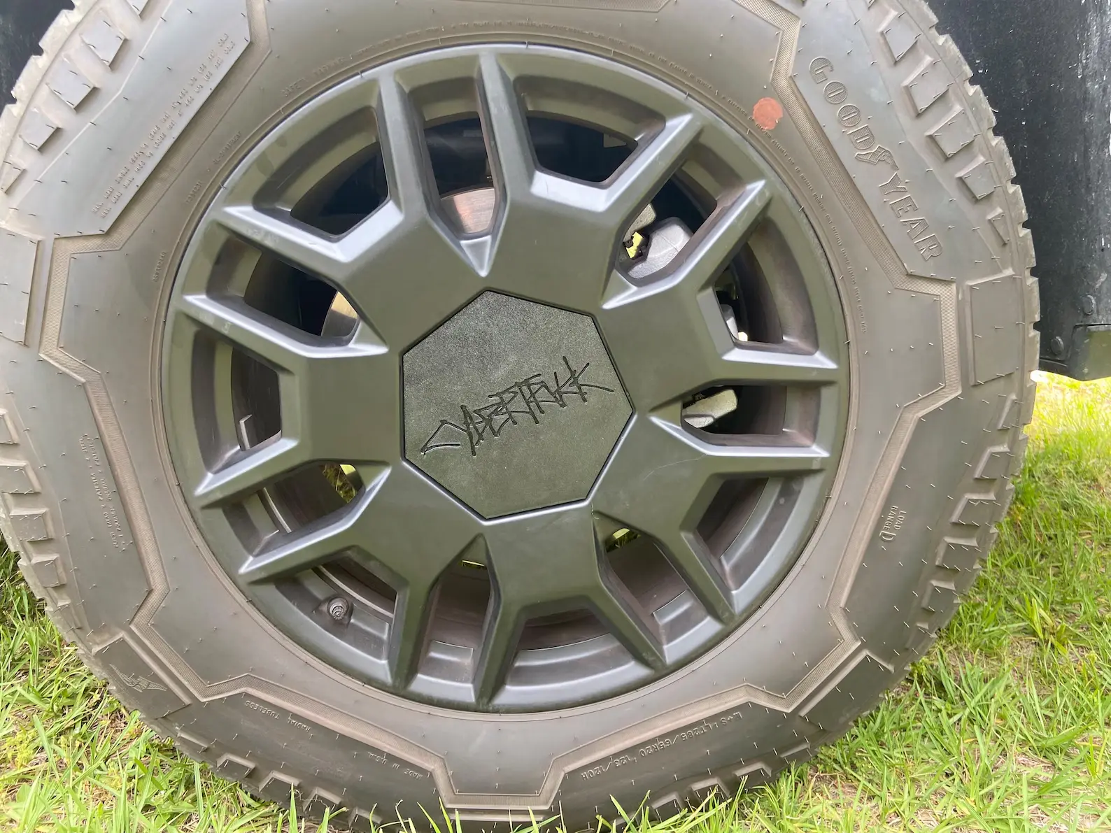 Tesla Cybertruck Hub Cap Set of 4 | Tesla Cybertruck Hubcap Full Set | Tesla Cybertruck Wheel Cover | Tesla Cybertruck Lug Nut Cover