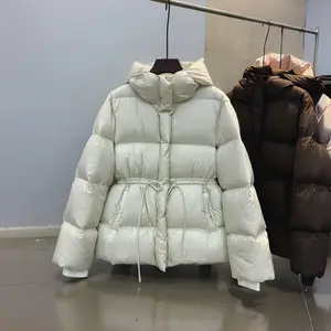 Winter Fashion Thickened Hooded Bread Jacket 2025 for Women Romantic & Elegant White Cotton-Padded Short Jacket with High-End Look outdoorfun