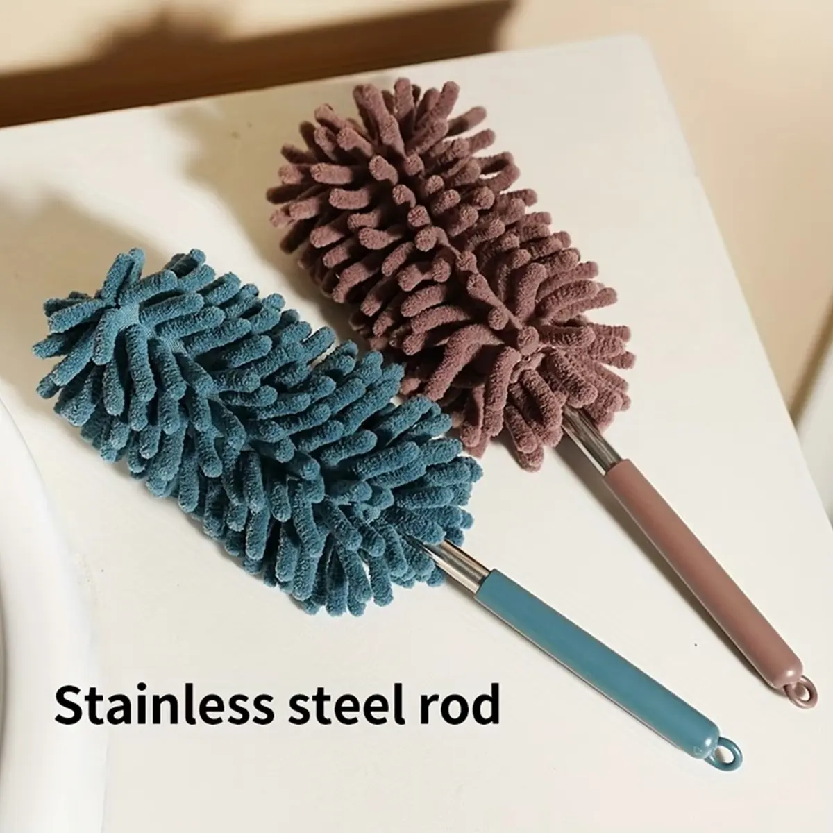 A clean and dust-removing cashmere dusting brush, a washable microfiber dusting brush, a detail treatment brush and a long-handled cleaning brush tool. Suitable for car dashboards, vents, windows, furniture and office areas.