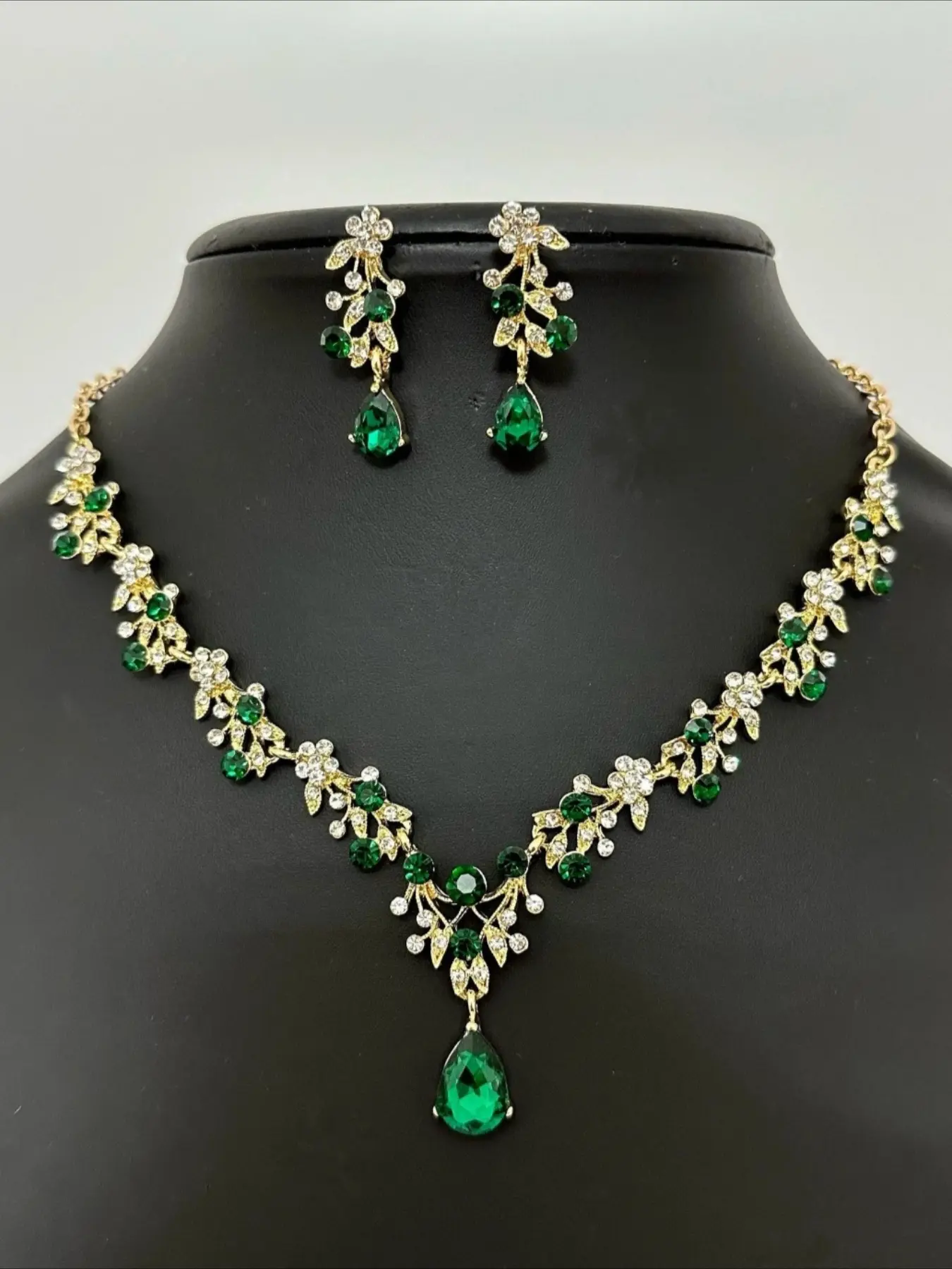 3PC Gorgeous Imitation Emerald Cubic Zirconia Jewelry Set Golden Bridal Necklace Earrings Set Elegant Jewelry Set Matching Jewelry Set Wedding Engagement Jewelry Fashion Jewelry Set Jewellery Gift Set