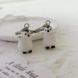 Charming 3D Penguin Heart, Cute Couple Resin Pendant, Cute Charms Keychain, Perfect for Bags and Earphones, Valentine's Day Gift, Warm Hug Design