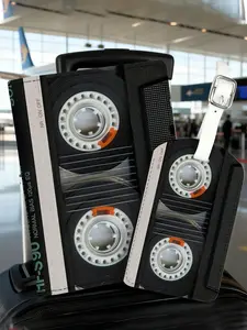 JIT 2Pc set vintage audio cassette tape pattern Passport Holder luggage tag， lightweight PU material， suitable for travel bags， backpacks， gym bags， luggage ID， boarding passes - a travel essent