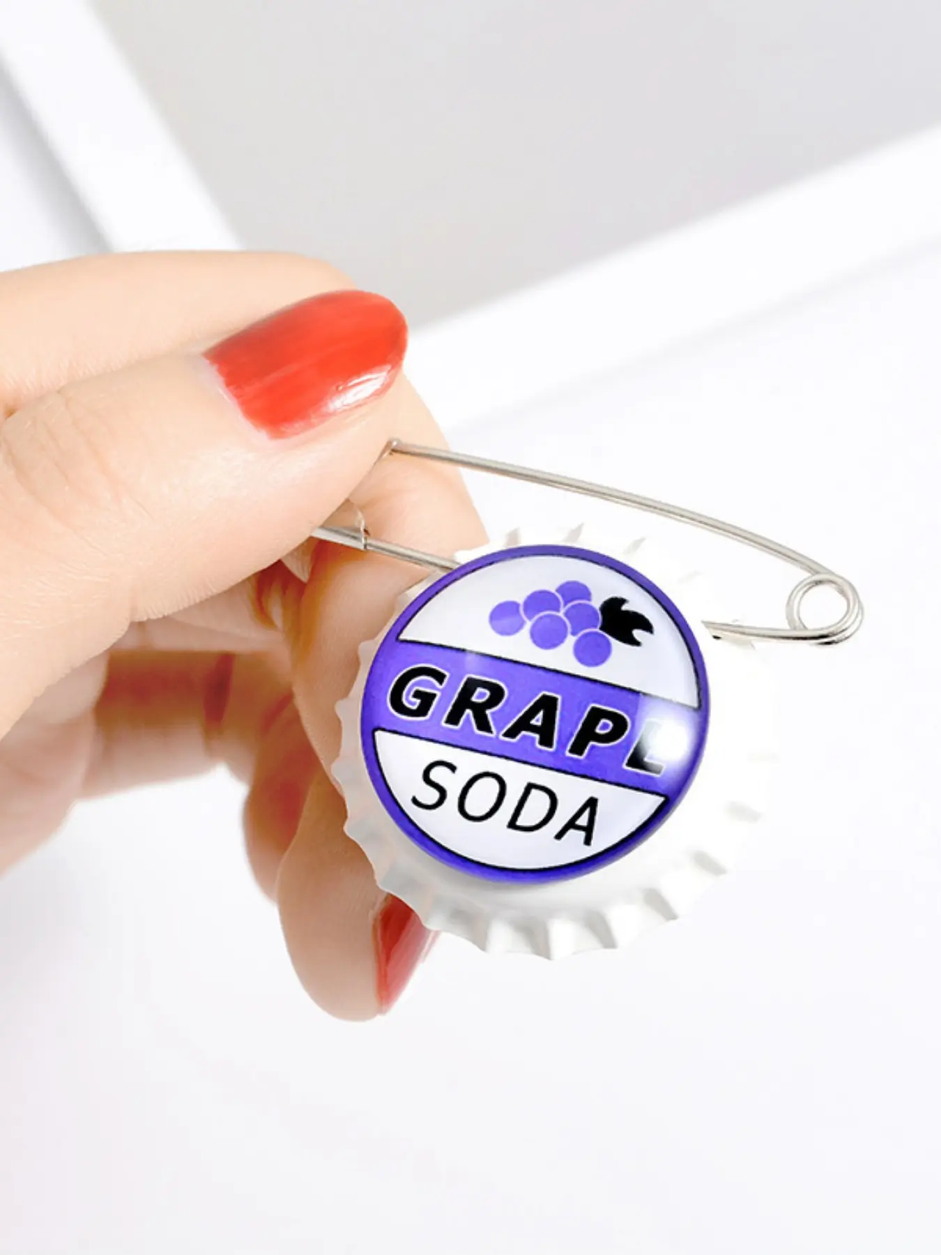 Up Movie Grape Soda Bottle Cap Alloy Brooch Pin Clip, Grape Soda Text & Grape Design, Perfect Gift for Pixar Fans Couples Adventure Lovers, Grape Pattern, Fashion Accessory