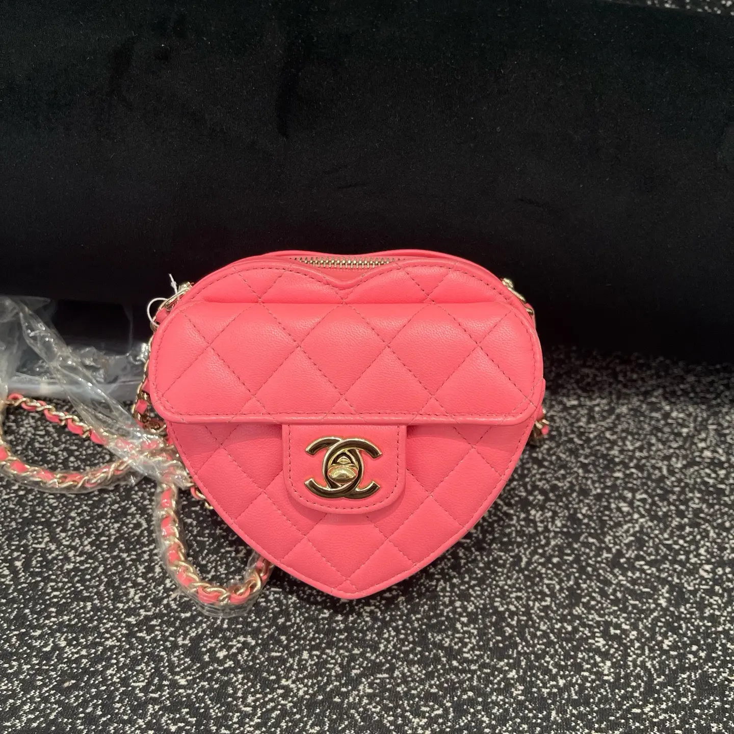 Pre-owned CHANEL Pre loved Pink Heart Quilted Lambskin Chain Crossbody Bag